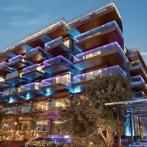 4* فندق دبل تري باي هيلتون كوساداسي